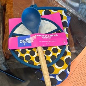 Givey Tabitha Blue & Yellow Potholder & Spoon Gift Set